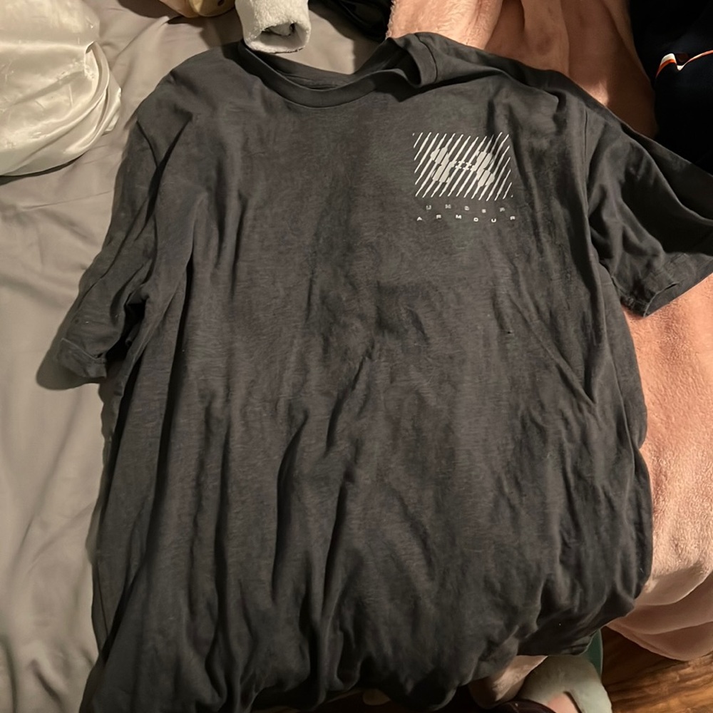 grey under armour t shirt